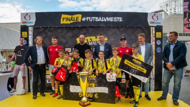 474705_futbal v meste 676x451.jpg