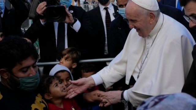 474822_aptopix_greece_pope_56741 e761b87f2d614bce95836575d0149047 676x451.jpg