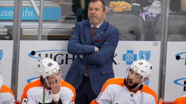 474890_flyers_vigneault_fired_hockey_03412 3a39af55a218434888aeb1bffdbc981b 676x451.jpg