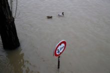 475187_france_flooding_34038 6c1e0b39e6d5464b91091eb89d3c70dd 676x451.jpg