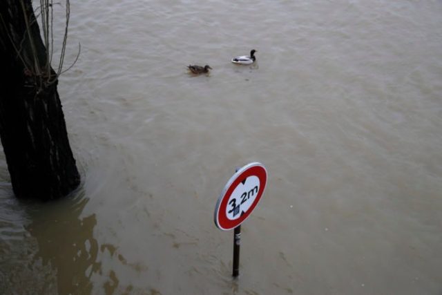 475187_france_flooding_34038 6c1e0b39e6d5464b91091eb89d3c70dd 676x451.jpg