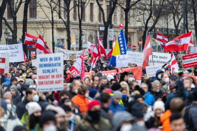 475199_virus_outbreak_austria_protests_98738 acd06adaf32641afaa3594ff4c0c0005 676x451.jpg