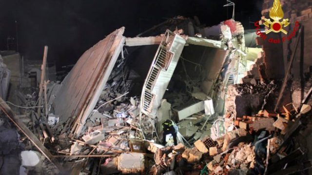 475217_italy_collapsed_building_54410 bd1c8c4b15f2434c9890689e349d62d1 676x451.jpg