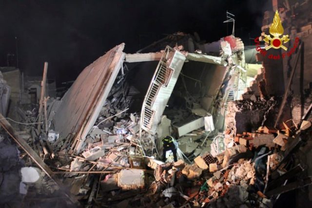 475217_italy_collapsed_building_54410 bd1c8c4b15f2434c9890689e349d62d1 676x451.jpg