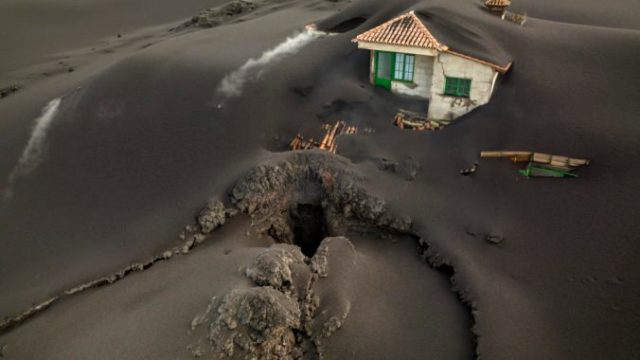 475239_spain_volcano_34883 67aa6e0a34404cbf96163eb04830b6cd 676x466.jpg