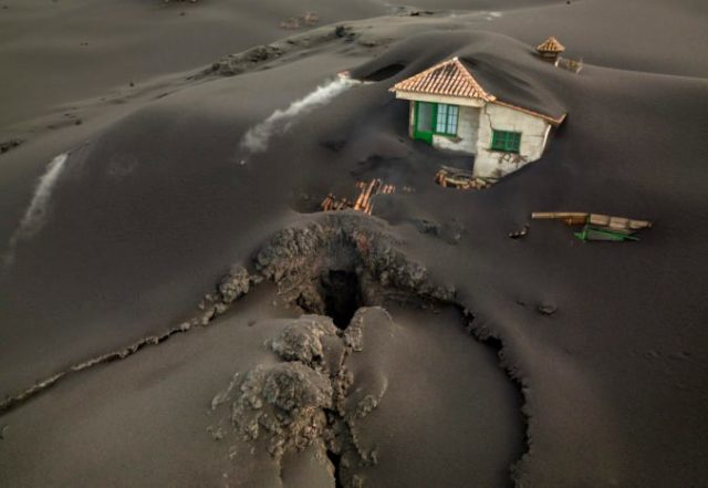 475239_spain_volcano_34883 67aa6e0a34404cbf96163eb04830b6cd 676x466.jpg