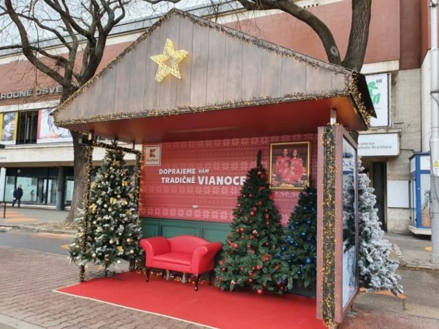 475528_vianocna zastavka bratislava 2 small 676x507.jpg