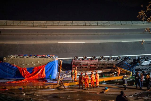 475628_china_bridge_collapse_39644 9cf4e2006abe414dbad4f55b5ada7060 676x451.jpg
