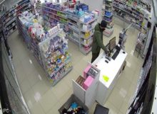 476096_kradez drogeria policia patranie 676x496.jpg