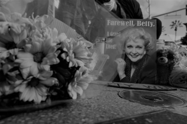 476260_obit_betty_white_04940 1fc66dcad34b4c6ca4ba8cc089eacfb4 676x451.jpg