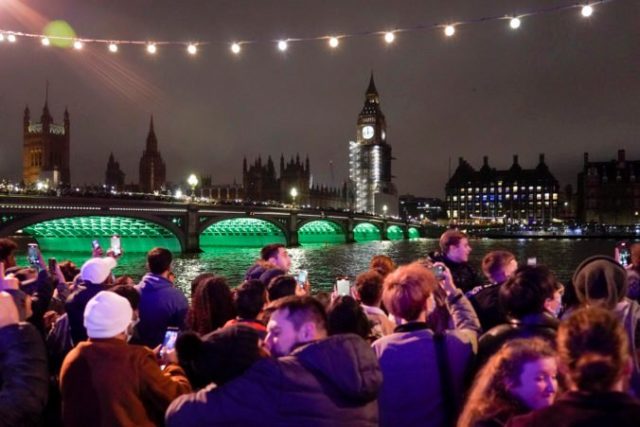 476321_new_year_britain_14301 059b72efcc3c4840b87311f504e26cff 676x451.jpg