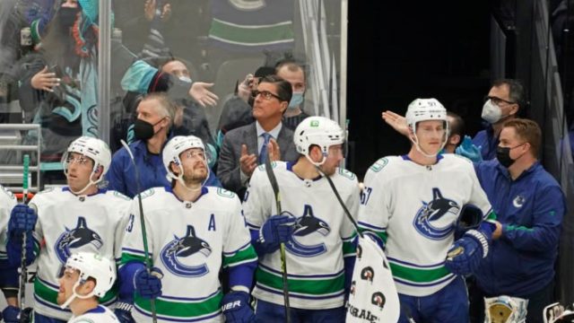 476329_canucks_letter_hockey_55819 db2cb13f38ac42999f6cd8c89937cad3 676x451.jpg