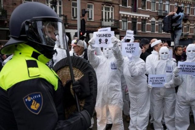 476331_virus_outbreak_netherlands_protest_27079 928ba0715dd4419b87c5650e306b12e2 676x451.jpg