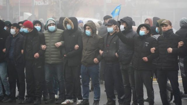 476568_kazakhstan_protests_44077 eb40a8907c27483db3a7fb54bbb78b42 676x451.jpg