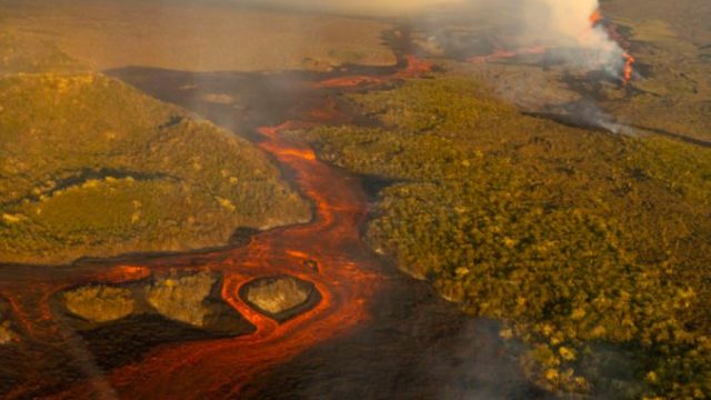476727_aptopix_ecuador_volcano_galapagos_islands_53125 01822866fd2a42509e18dbe12c8c66e8 676x451.jpg