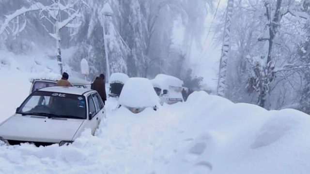 476761_pakistan_winter_resort_deaths_18285 9092c8b79ff6475ea66352f840af7d8e 676x454.jpg
