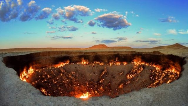 476774_aptopix_turkmenistan_gates_of_hell_64133 e07621184c584aa3b5adfe388190e663 676x451.jpg