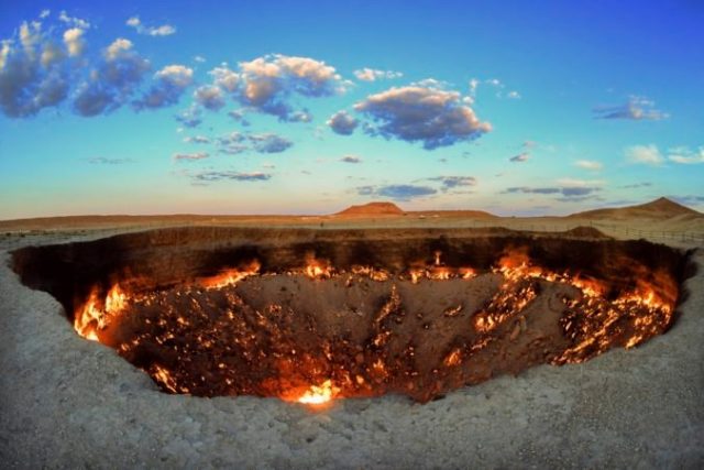 476774_aptopix_turkmenistan_gates_of_hell_64133 e07621184c584aa3b5adfe388190e663 676x451.jpg