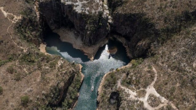 476856_brazil_fatal_rockslide_61008 41ffb40157d7431b842d6a55d7dd8d26 676x452.jpg