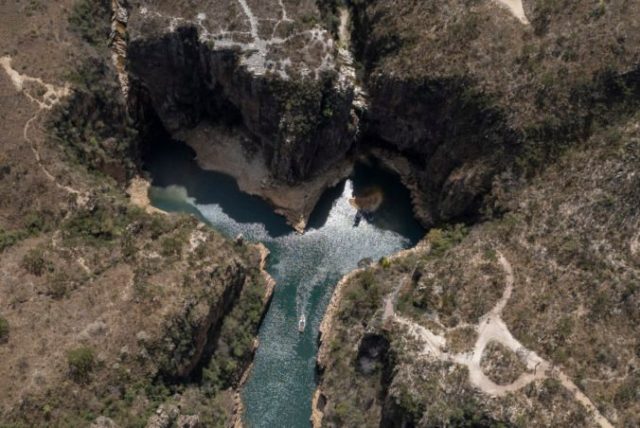 476856_brazil_fatal_rockslide_61008 41ffb40157d7431b842d6a55d7dd8d26 676x452.jpg