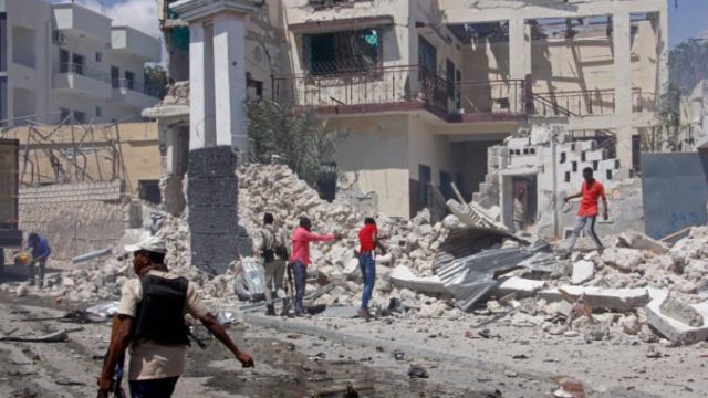 477049_somalia_explosion_63592 faa915463f26498b86d27da05a58440e 676x451.jpg
