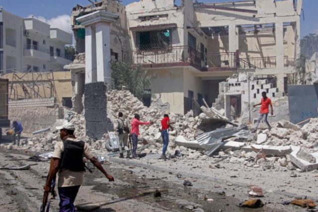 477049_somalia_explosion_63592 faa915463f26498b86d27da05a58440e 676x451.jpg