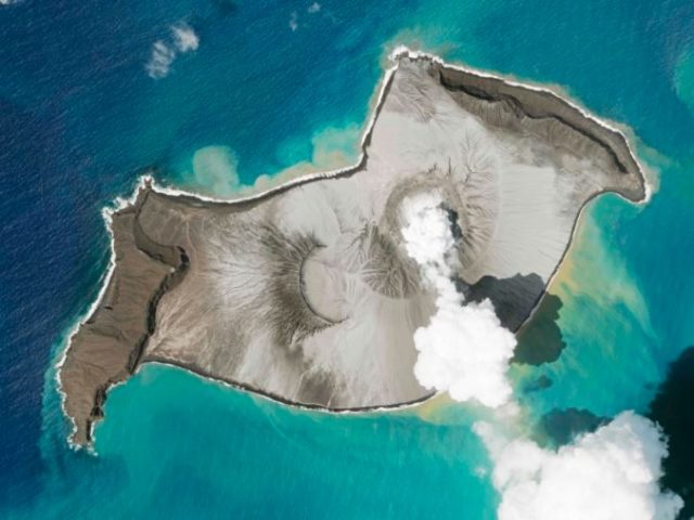 477361_tonga_volcano_eruption_95285 b7153c887f4b443e837c4f52d664208c 676x507.jpg
