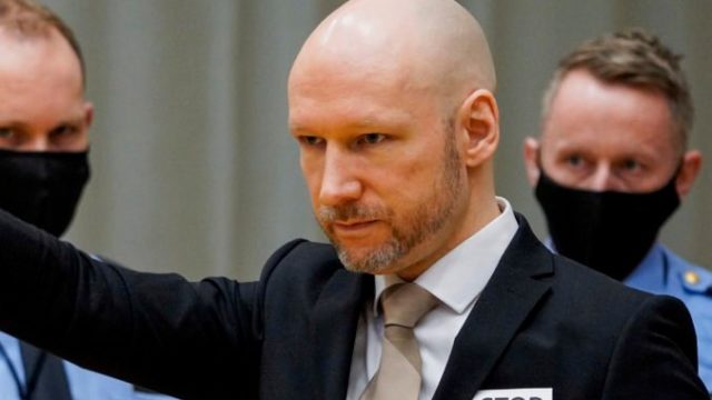 477556_norway_breivik_parole_hearing_50829 83c2daf311b34fa8815390cea9c46a9a 676x451.jpg