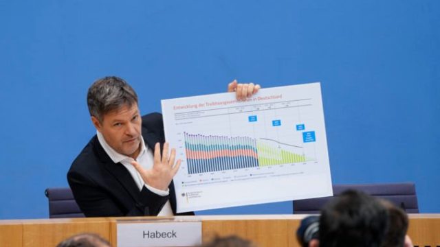 477693_germany_climate_69604 c288d7ec7d75452f830653b24cd14cd2 676x451.jpg