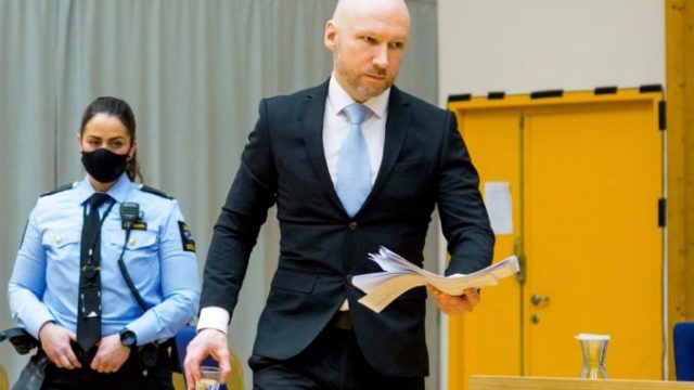 477773_norway_breivik_parole_hearing_37469 aadf0b27bb7344a08f37199d34e8f527 676x451.jpg