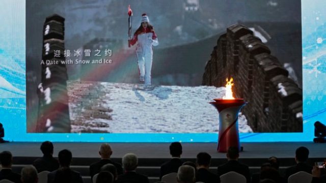 477859_china_olympics_beijing_torch_relay_76346 95cce2b495e8441bbb1b5871c3e3ceb6 676x451.jpg