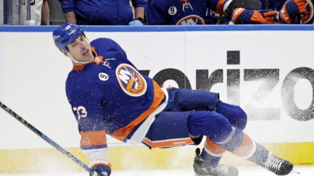 478720_zdeno chara new york islanders nhl 676x450.jpg