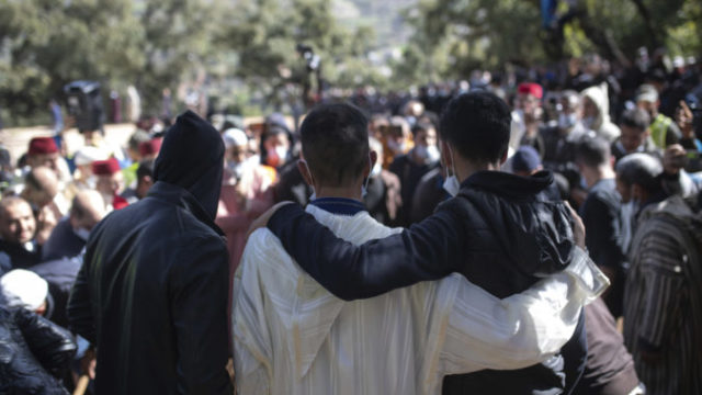 479078_morocco_boy_trapped_93496 a5a7fa4ee8b0436282e0a5cb0ceda01c 676x451.jpg