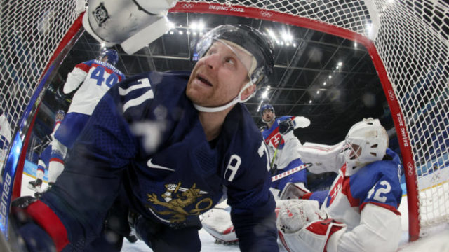 479332_beijing_olympics_ice_hockey_30908 25c2d593fa0f487bb69aa45a586d1715 676x451.jpg