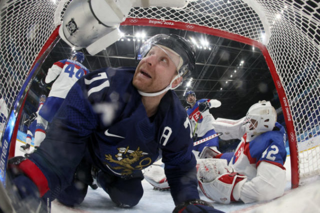 479332_beijing_olympics_ice_hockey_30908 25c2d593fa0f487bb69aa45a586d1715 676x451.jpg