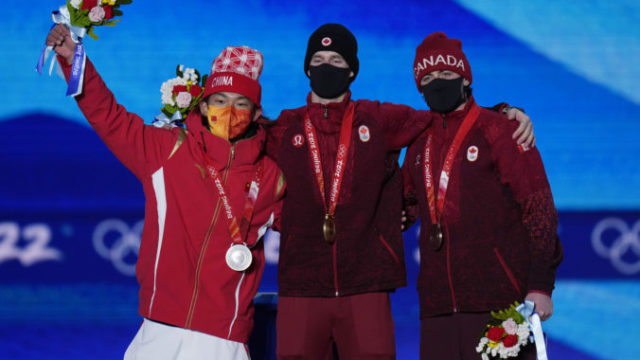 479447_beijing_olympics_medals_ceremony_41744 cb94a7adff984768a3377f3f44d4fe95 676x451.jpg