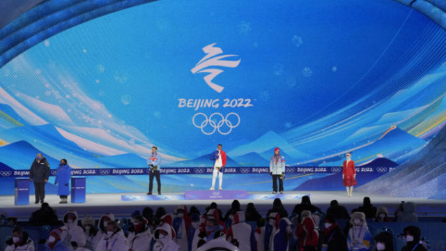 479573_beijing_olympics_medal_ceremony_19472 f75a97b77e6346259a11dd75bfd167d0 676x451.jpg