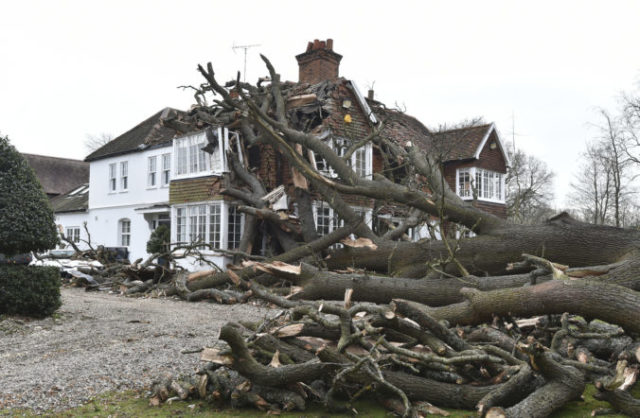 480054_britain_europe_storm_08173 17869a18e7954263a42c68fa301988a3 676x442.jpg
