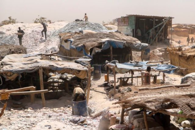 480162_burkina_faso_mines_militants_28706 50477210e9384eb999a8d12221d78acc 676x451.jpg
