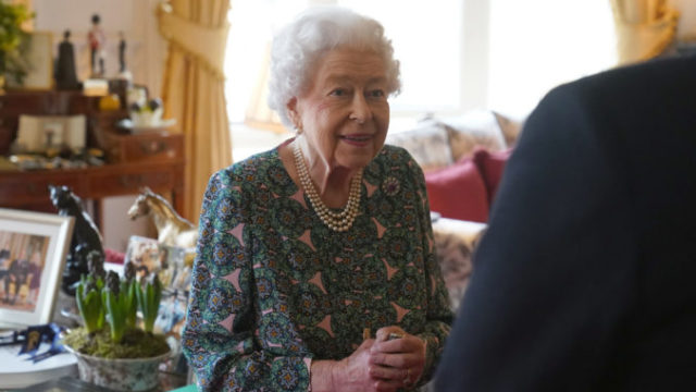 480198_virus_outbreak_britain_queen_63721 ae30f2b387294b6b9829d7bedf80e353 676x451.jpg