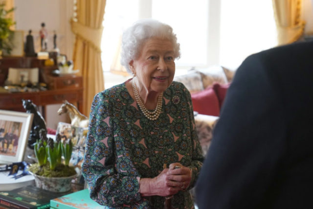 480198_virus_outbreak_britain_queen_63721 ae30f2b387294b6b9829d7bedf80e353 676x451.jpg
