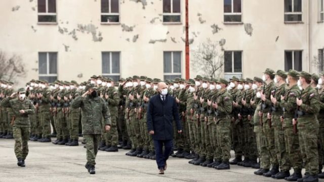 480436_vojaci slovensko slub cakatelia kadeti vycvik 676x451.jpg