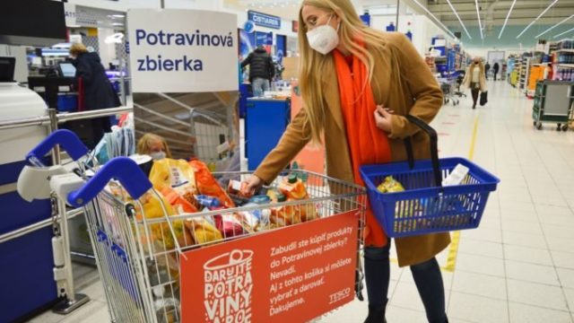 481009_tesco potravinova zbierka m 676x449.jpg