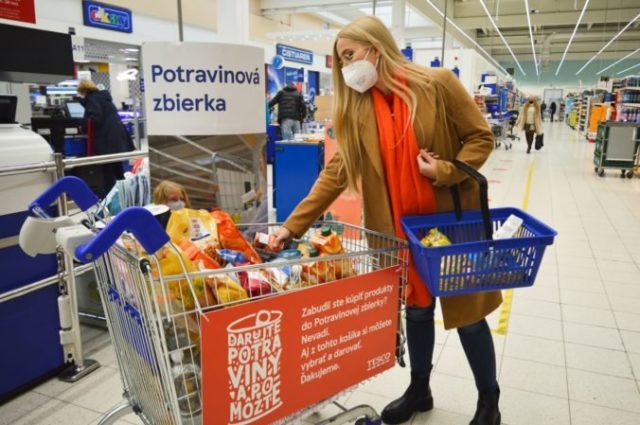 481009_tesco potravinova zbierka m 676x449.jpg