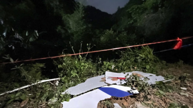 481925_china_plane_crash_90589 532a7f62daae41d090f6ad30b2b9389a 676x451.jpg