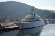 481996_turkey_abramovich_yacht_39133 3e867d06fd5c4533a216b25dd1307be9 676x451.jpg