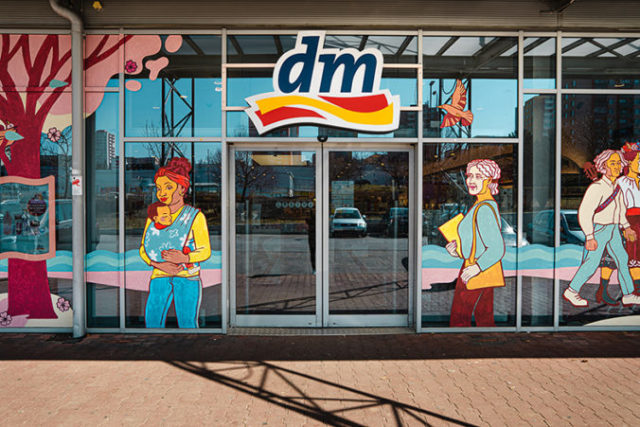482056_dm mural nr vyklad malba 3 676x451.jpg