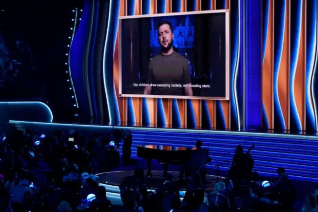 482762_aptopix_64th_annual_grammy_awards_30034 625489bb7f8449e4963c5edf301bce06 676x451.jpg