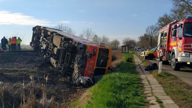 482851_hungary_train_crash_01571 b4e0cd790ff74fe3af3721ce56775681 676x373.jpg