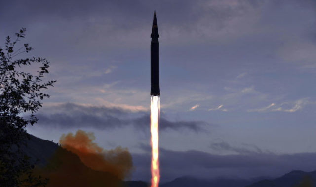 482909_koreas_tensions_62602 bef88ea2ac9343618062d2a4ec8153c8 scaled e1649225140254 676x399.jpg